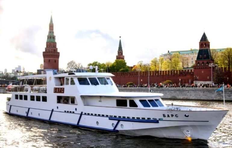 Аренда теплохода для любителей приключений: путешествие по лучшим водным маршрутам