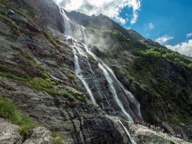 Софийский водопад в Архызе: незабываемое приключение в горах