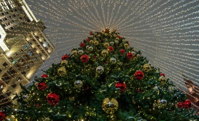 Преимущества новогодних искусственных елок перед натуральными