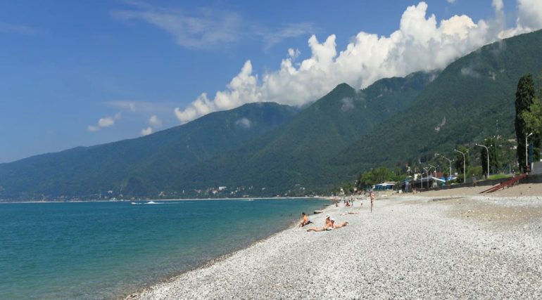 Россияне назвали ТОП-3 детских курорта Абхазии